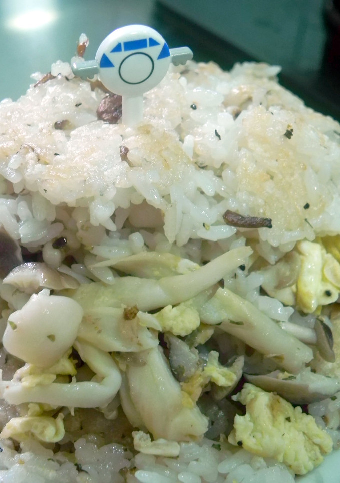 [菇菇巧思]菇菇風味米漢堡鍋巴 的食譜成品照片