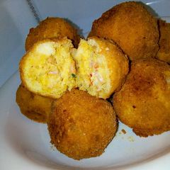 A picture of Chicken yam balls.
