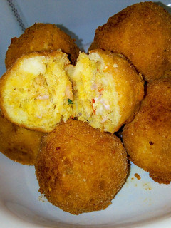 A picture of Chicken yam balls.
