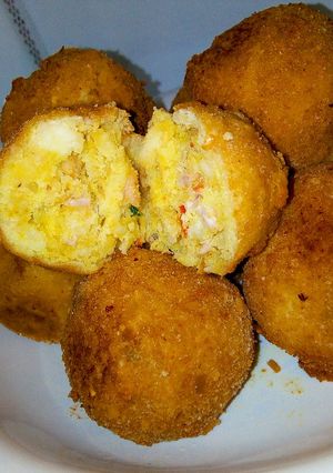 A picture of Chicken yam balls.