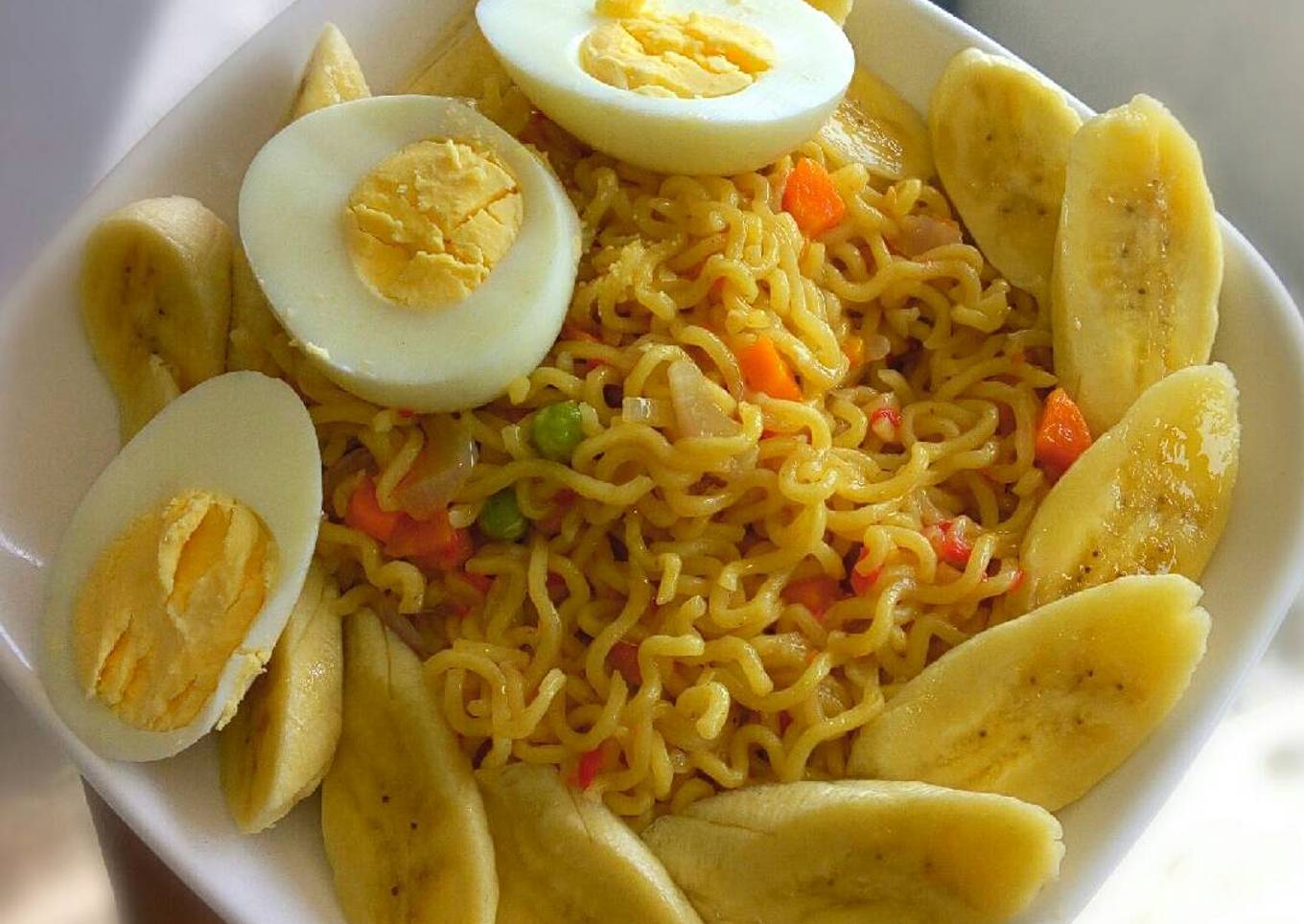 Stir fry noodles paired with egg and banana