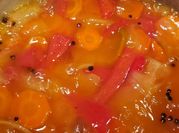 Una foto de escabeche de vegetales