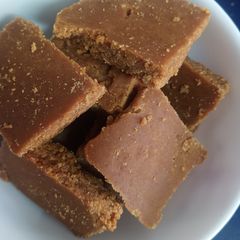 Besan burfi A picture of Besan burfi.