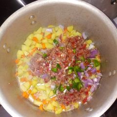A picture of Samosa fillings.