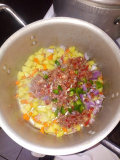 A picture of Samosa fillings.