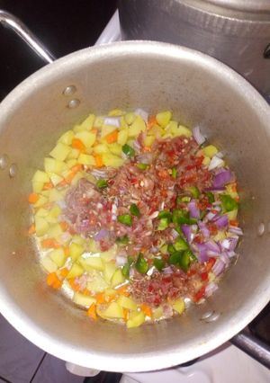 A picture of Samosa fillings.