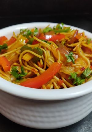 A picture of Burnt chilli garlic noodles.
