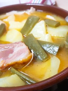 Una foto de Guiso de judías verdes con costillas (Ciorba de fasole verde)