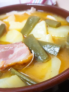 Una foto de Guiso de judías verdes con costillas (Ciorba de fasole verde)