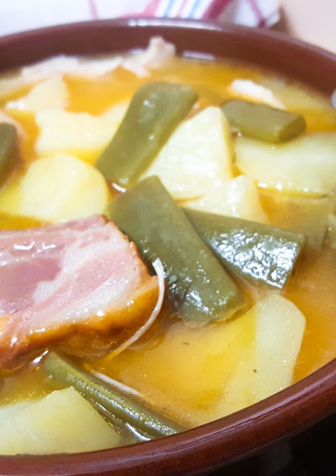Una foto de Guiso de judías verdes con costillas (Ciorba de fasole verde)