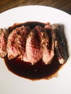 Una foto de Presa Ibérica con salsa de Amaretto