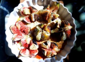 Une photo de Figues rôties à la tomme de brebis et miel