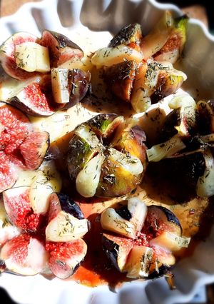Une photo de Figues rôties à la tomme de brebis et miel