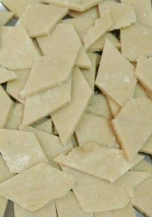 काजू कतली (Kaju katli recipe in hindi) रेसिपी मुख्य फोटो