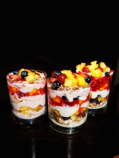 A picture of Fruit parfait.