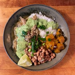 A picture of Peruvian Shredded chicken and cilantro sauce.