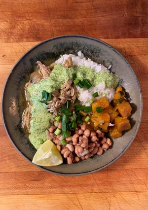 A picture of Peruvian Shredded chicken and cilantro sauce.