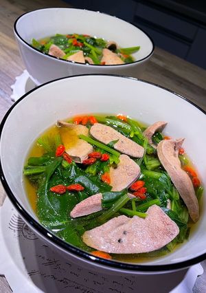 枸杞菠菜豬肝湯 的食譜成品照片