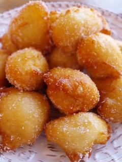 Una foto de Buñuelos de anís, limón y vainilla