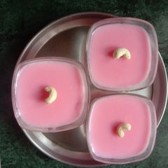 A picture of Rose pudding.