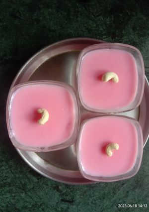 A picture of Rose pudding.