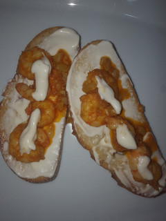 Una foto de Tostadas de langostinos