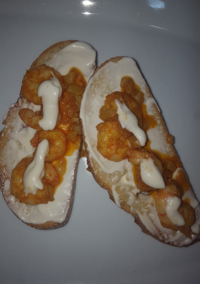 Una foto de Tostadas de langostinos