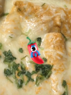Una foto de Enchiladas de chile Guajillo y tomates verdes