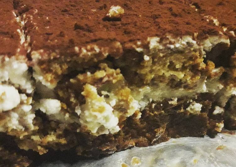 Tiramisù con cantucci e amaretti sbriciolati