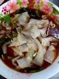 ก๋วยเตี๋ยวเส้นใหญ่น้ำผัก