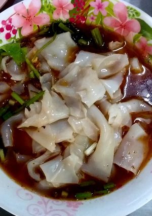 รูปของ ก๋วยเตี๋ยวเส้นใหญ่น้ำผัก