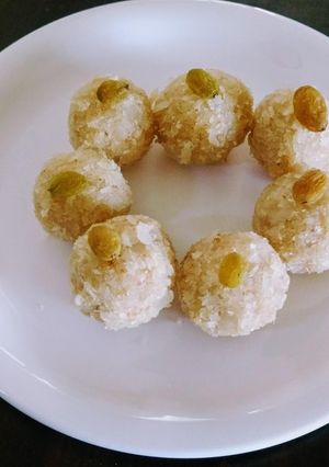A picture of Nariyal laddoo.