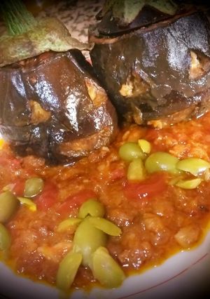 A picture of Eggplant stuffed with minced meat and cheese.