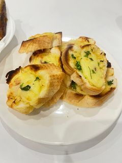 Hình của món Bánh mì phô mai bơ tỏi.