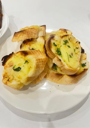 Hình của món Bánh mì phô mai bơ tỏi.