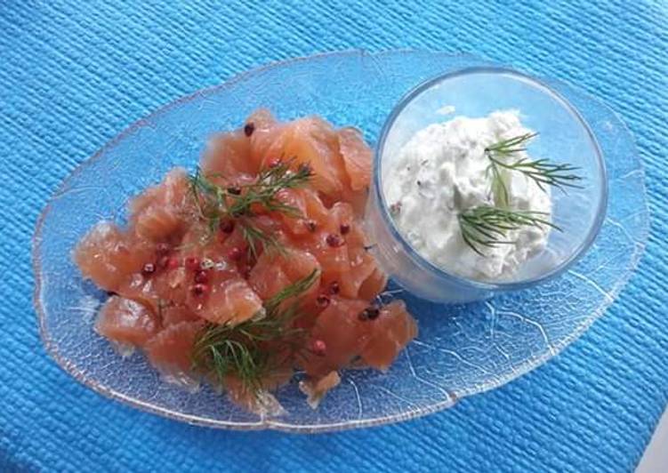 Comment Servir Saumon gravlax, chantilly au baies roses et aneth