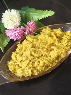 મગ ની દાળ ની ખીચડી (Moong Dal Khichdi Recipe In Gujarati) રેસીપી મુખ્ય ફોટો