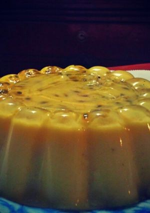 Una foto de Mousse de parchita o maracuyá