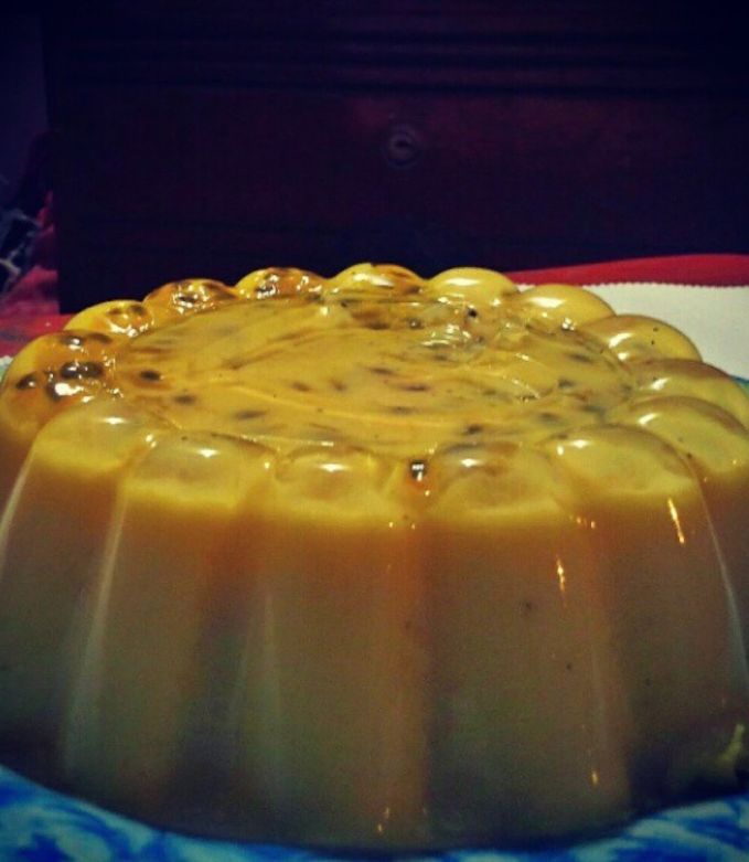 Una foto de Mousse de parchita o maracuyá