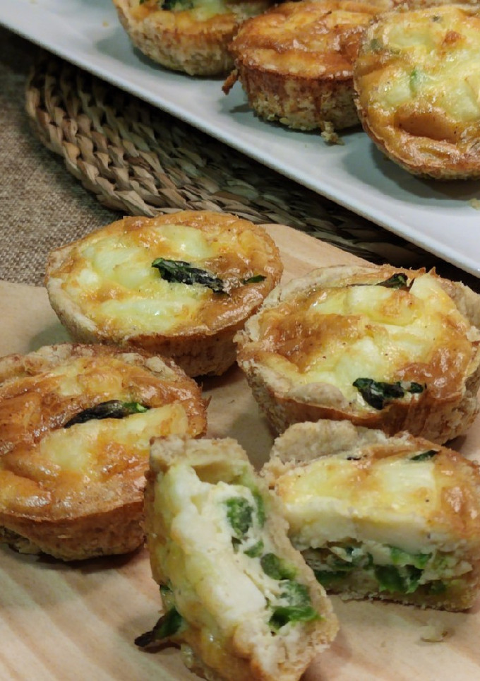 Una foto de Miniquiches de espárragos y queso Brie (Thermomix)