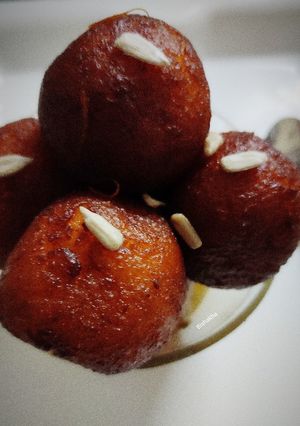 A picture of Gulabjamun.