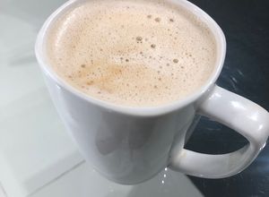 Una foto de Latte de Vainilla // made in home 🇻🇪🩷!!