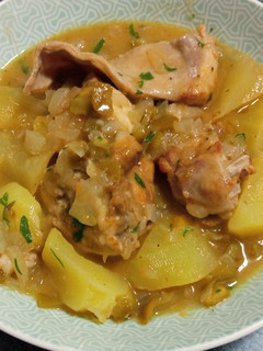 Una foto de Conejo en salsa con patatas