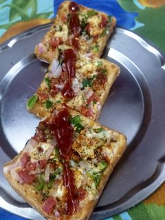 ब्रेड पिज़्ज़ा (bread Pizza recipe in Hindi) रेसिपी मुख्य फोटो