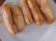 Una foto de rollitos con col china