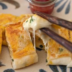A picture of ★ Easy snacks made with rice paper ★.