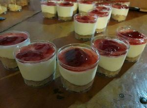 Una foto de Cheesecake en vasitos❤ especial cumples