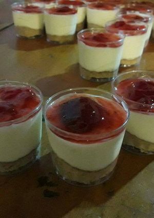 Una foto de Cheesecake en vasitos❤ especial cumples