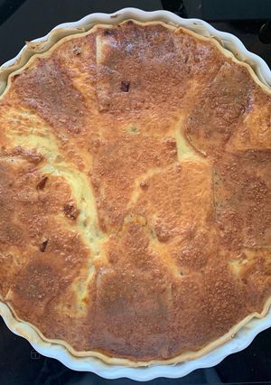 Une photo de Quiche/raclette XL poireaux, oignons, jambon braisé