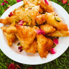 A picture of Arabic Meethay Samosy.